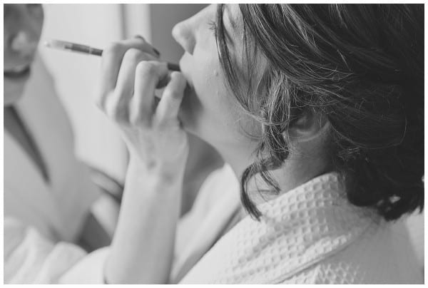 bride putting make up on